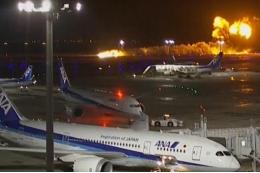 Экипаж сгоревшего в аэропорту Токио лайнера получал разрешение на посадку