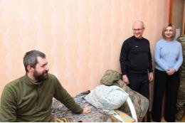 Кириенко поздравил с Рождеством бойцов СВО в госпитале ЛНР