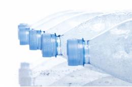В «Союзнапитках» назвали необоснованными выводы о вреде нанопластика в воде