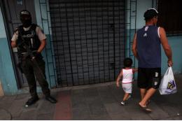 В Эквадоре освободили 11 сотрудников тюрем, взятых в заложники