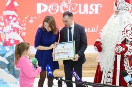 Пятимиллионная гостья выставки "Россия" выиграла поездку к Деду Морозу