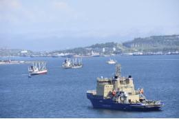 Перекрывший Босфорский пролив в Турции танкер из России отбуксировали