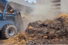 Во Франции протестующие фермеры заваливают префектуры навозом