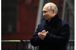 Матвиенко обеспокоилась здоровьем Путина и пообещала подарить ему перчатки