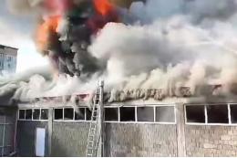 МЧС: из горящего здания ЦУМа в Буйнакске эвакуировали 27 человек