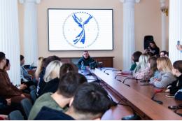 Актер Петренко встретился со студентами главного творческого вуза Донбасса