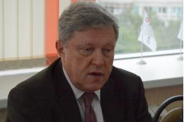 Политика Явлинского заметили в Шереметьево после медобследования в Германии