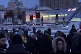 На Майдане начались протесты с требованием вернуть Залужного