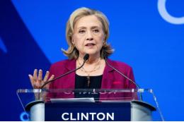 Хилари Клинтон назвали военным преступником в Колумбийском университете