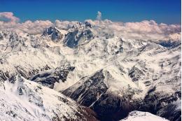 На Эльбрусе два альпиниста запросили помощь спасателей