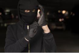 Вооруженный гранатой грабитель вынес из хабаровского банка 13 млн рублей