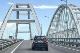 Очередь перед Крымским мостом выросла до 400 автомобилей