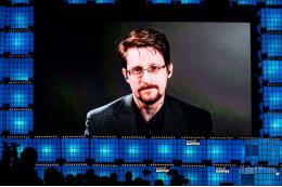 Сноуден посчитал неправомерной возможную выдачу Британией Ассанжа в США