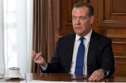 Медведев: «ждунов» с Донбасса нужно перевоспитывать в сибирских лагерях