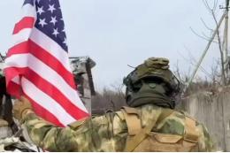 Воюющий на стороне России американец водрузил флаг США в Авдеевке