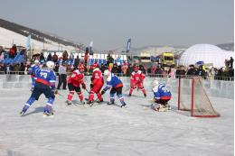 Хоккеист Фетисов и правительство Иркутской области провели матч на Байкале