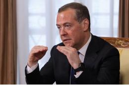 Медведев: «пургу» о высадке войск НАТО в Киеве несут «наследники Бонапарта»