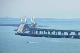 Движение поездов по Крымскому мосту временно перекрыто
