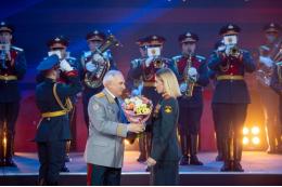 Замминистра обороны РФ Горемыкин поздравил женщин-военнослужащих с 8 марта