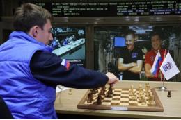 Карякин и командир МКС Кононенко разыграли шахматную партию в космосе