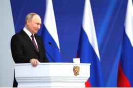 Путин: чем больше женщин на руководящих постах, тем лучше
