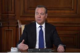 Медведев: вести переговоры с США по вооружениям – все равно что с Гитлером