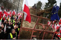 Протестующие польские фермеры пообещали парализовать страну