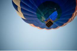 В США воздушный шар с людьми врезался в высоковольтные провода