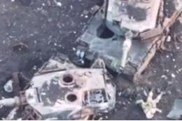 Депутат Хамзаев призвал поставить у посольства Франции уничтоженный танк