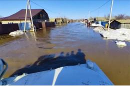 Вода в реке Урал у Оренбурга приближается к опасному уровню