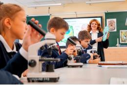 Российские учителя высказались против увеличения времени урока в школах