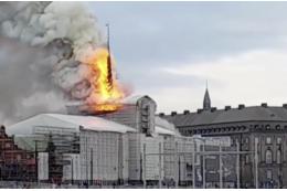 В Копенгагене загорелось историческое здание фондовой биржи