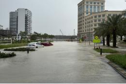 В Дубае из-за сильных дождей затопило дороги и метро