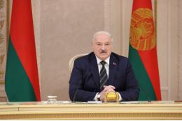 Лукашенко пригрозил трем губернаторам репрессиями за провалы в АПК