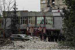 На кадрах разрушенной гостиницы в Чернигове обнаружили армейские кровати