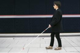 НТИ: в России разрабатывают трость-навигатор для слепых