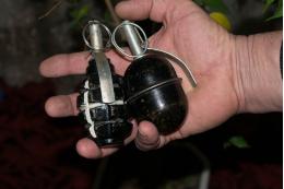 В Петербурге пьяный мужчина угрожал жителям дома гранатой