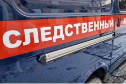 СК осматривает авто подозреваемого, скрывшегося с места убийства москвича